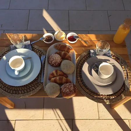 D'hotes Ama Bed and Breakfast Pompignac