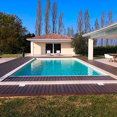 D'hotes Ama Bed & Breakfast Pompignac