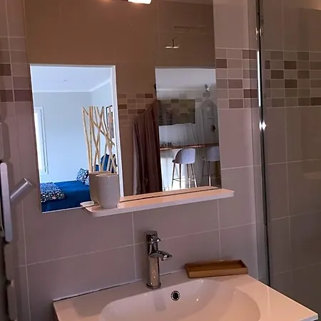 D'hotes Ama Bed & Breakfast Pompignac