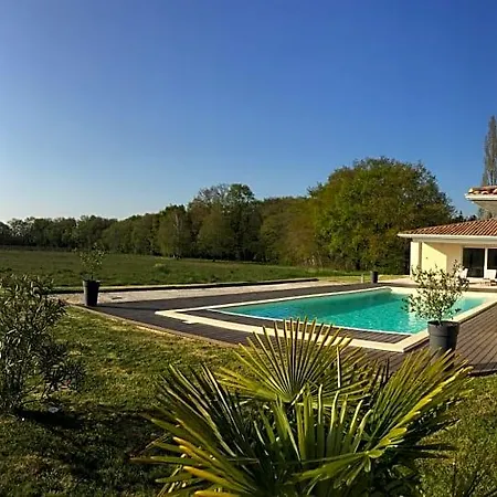 D'hotes Ama Bed & Breakfast Pompignac